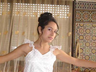 imane une belle fille et danseuse bisou
